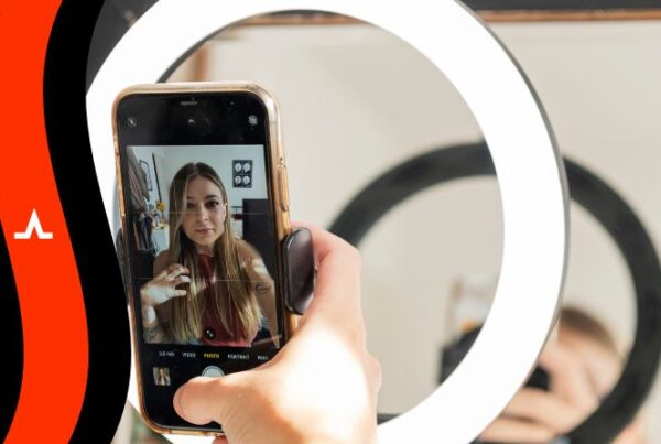 Effetti e filtri su TikTok quando usarli, quando evitarli e perché contano per i brand